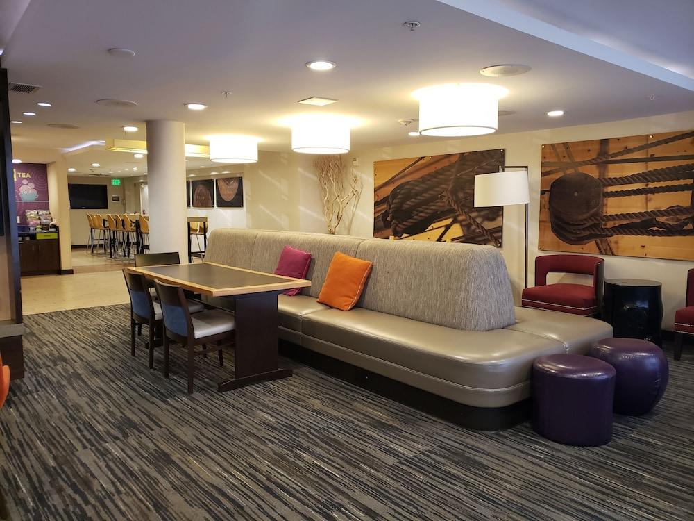 Comfort Inn & Suites Baltimore Bagian luar foto