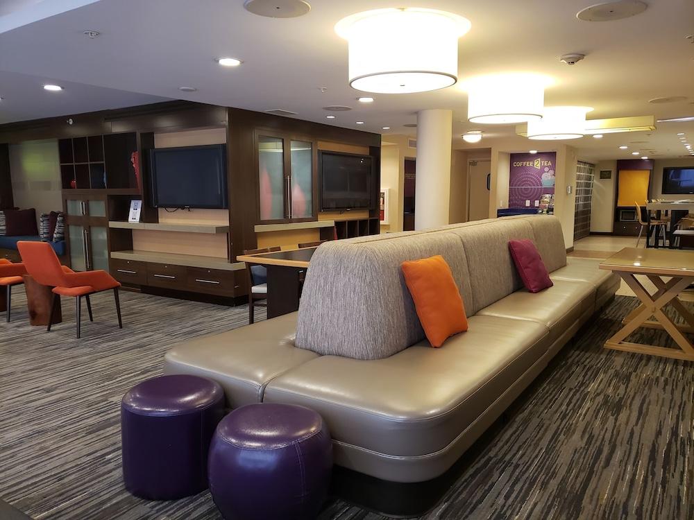 Comfort Inn & Suites Baltimore Bagian luar foto